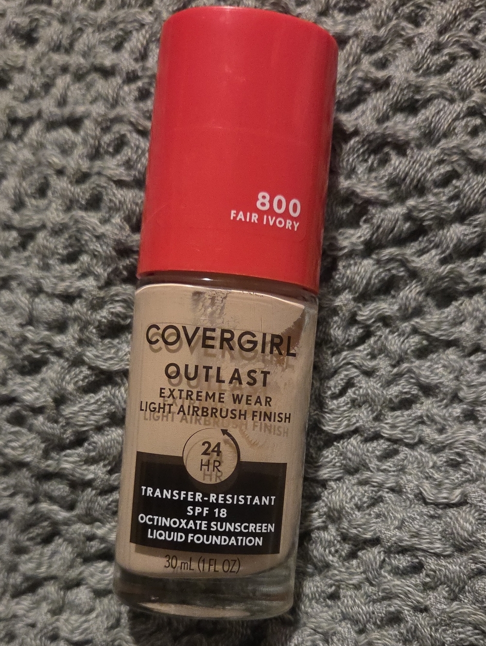 COVERGIRL Outlast Liquid Foundation - Fair Ivory (800) with Red Cap